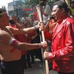 Mendoza - alcalde recibe arco y flecha