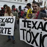 manifestantes-pancartas-petrolera-texaco-quito_milima20140521_0507_11.jpg