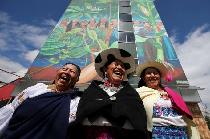 mural-de-50-metros-visibiliza-la-lucha-de-mujeres-indigenas-en-ecuador-imagen-1-_2019026041838-682x512.jpg